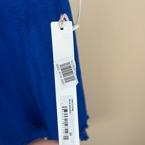 NWT Caslon blue scoop neck blouse w/ bottom detailing - Picture 3 of 5